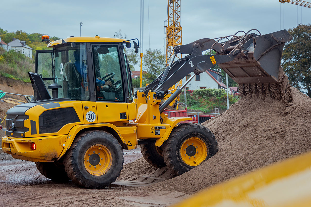 radlader-bagger-raupe-forstwirtschaft-baustelle Baugeräte Schulung & Qualifizierung Bagger, Radlader, Raupen, Baggerlader vermittelt in Modulen unserer Logistik-Schulungen